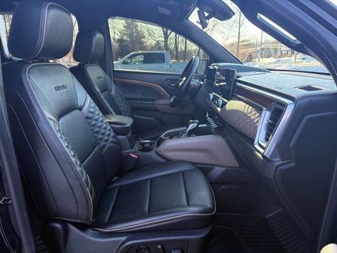 Used 2023 GMC Canyon Denali image 24