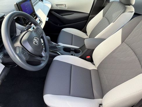 Used 2026 Toyota Corolla LE FWD image 5