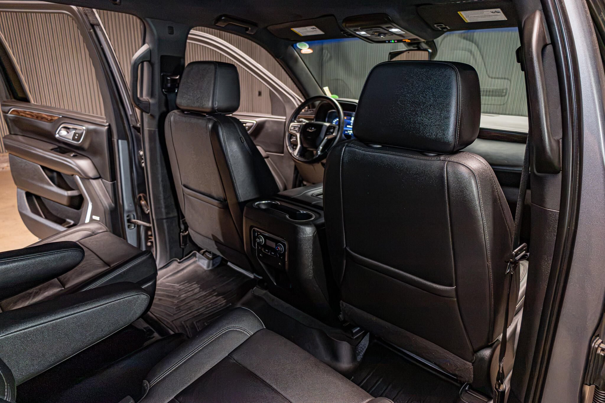 Used 2022 Chevrolet Suburban Z71 w/ Luxury Package AWD/4WD image 34
