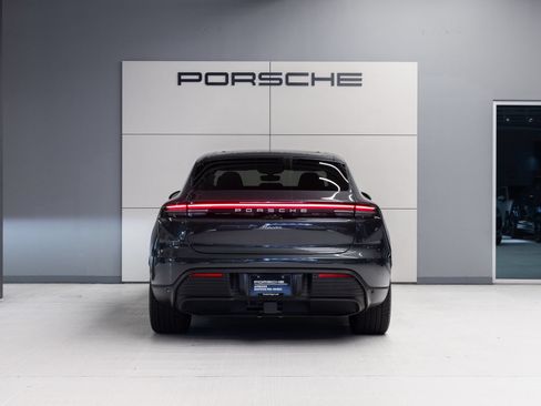 Certified 2025 Porsche Macan Electric RWD image 6