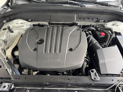 Used 2022 Volvo XC60 B5 Momentum w/ Climate Package image 45