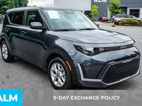 Used 2025 Kia Soul LX w/ LX Technology Package FWD image 3