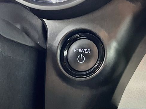 Used 2025 Toyota Sienna XLE FWD image 23