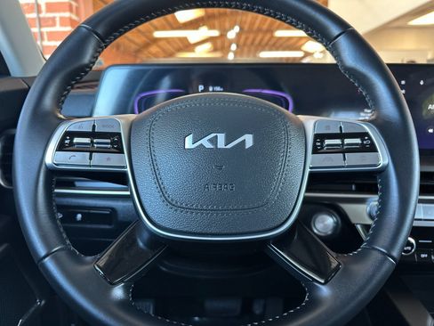 Certified 2025 Kia Telluride LX FWD image 32
