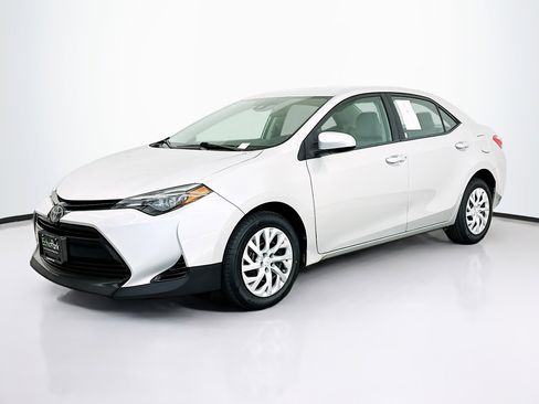Used 2019 Toyota Corolla LE image 3