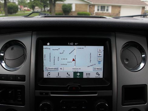 Used 2016 Ford Expedition XLT w/ Equipment Group 202A AWD/4WD image 24