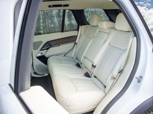 New 2026 Land Rover Range Rover SE image 23