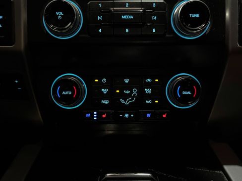 Used 2019 Ford F250 Platinum w/ Platinum Ultimate Package AWD/4WD image 29