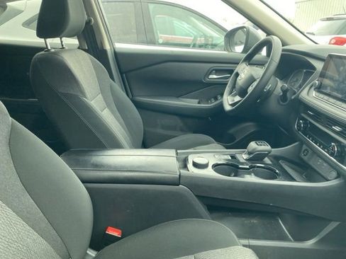 Used 2025 Nissan Rogue SV image 7