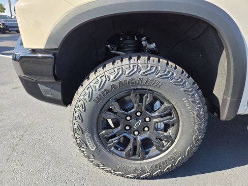 New 2026 Chevrolet Silverado 1500 ZR2 image 4