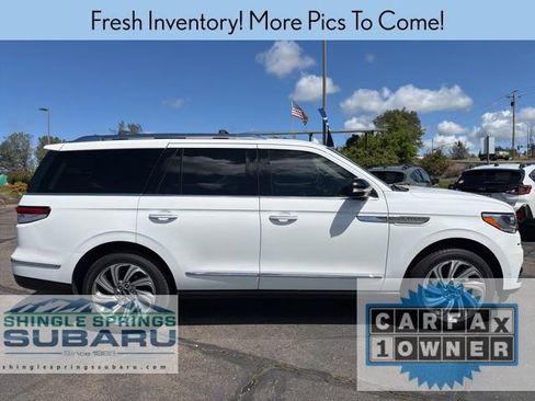 Used 2023 Lincoln Navigator Reserve image 3