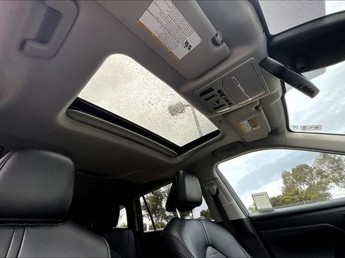 Used 2022 Toyota Highlander XLE AWD/4WD image 22