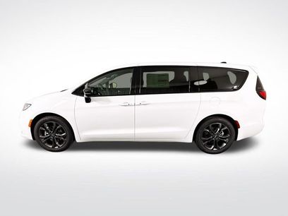 New 2026 Chrysler Pacifica Select