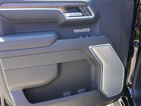 Used 2025 Chevrolet Silverado 1500 High Country w/ Midnight Edition AWD/4WD image 24