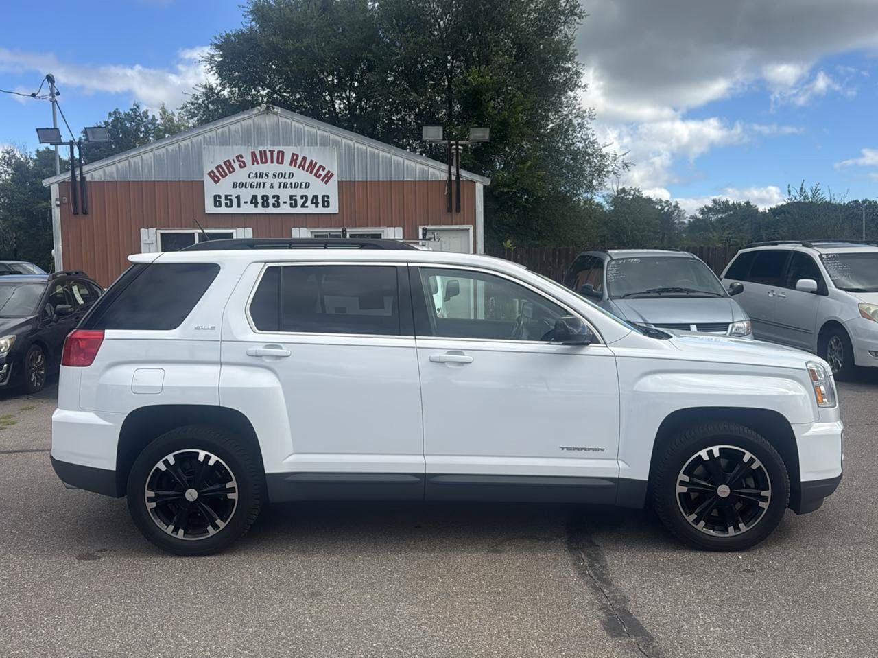 Used 2017 GMC Terrain SLE w/ Technology Package AWD/4WD image 4