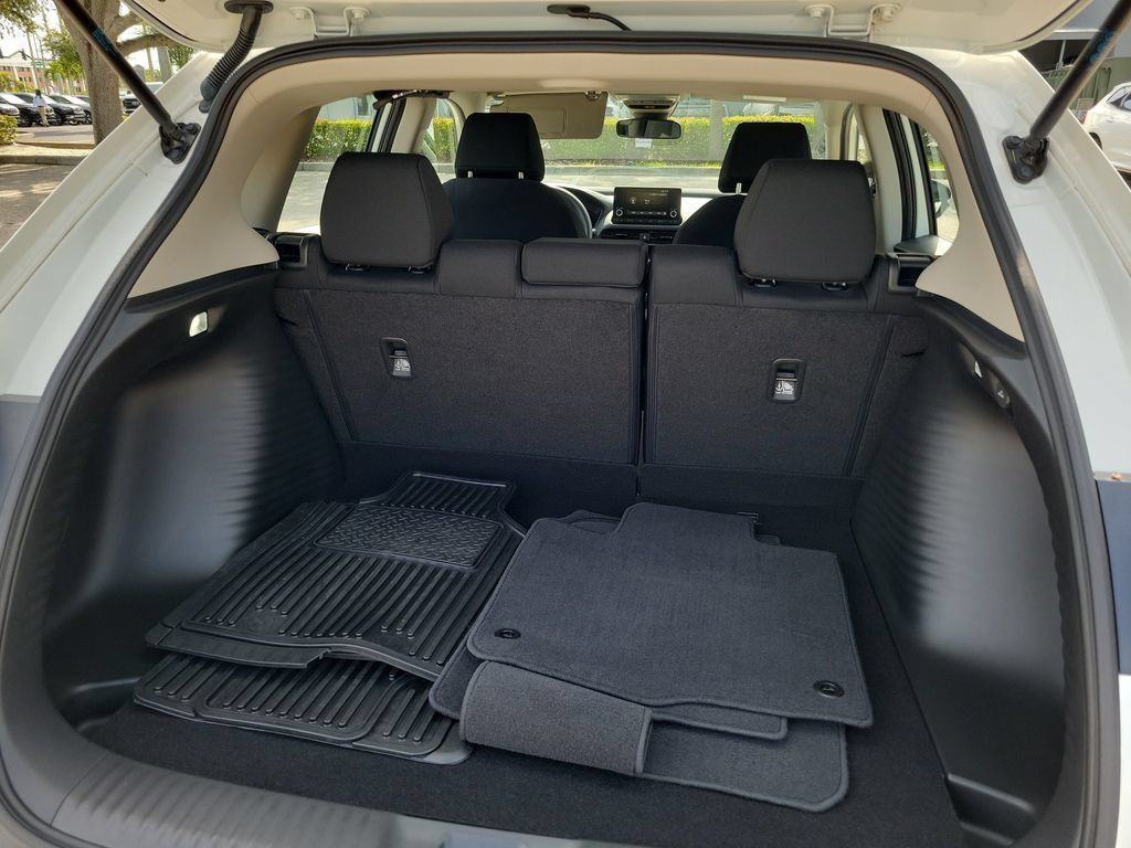 Used 2023 Honda HR-V LX image 10