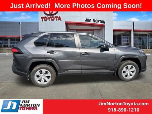 Used 2023 Toyota RAV4 LE FWD image 7