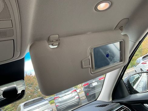 Used 2025 Genesis G70 2.5T image 32