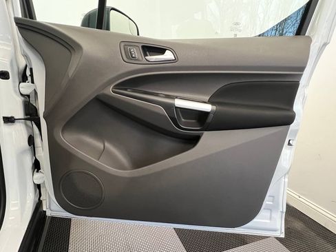 Used 2020 Ford Transit Connect XLT image 10