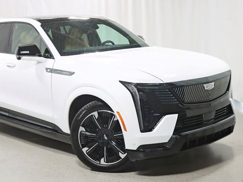 Used 2025 Cadillac Escalade IQ Sport 2 AWD/4WD image 2
