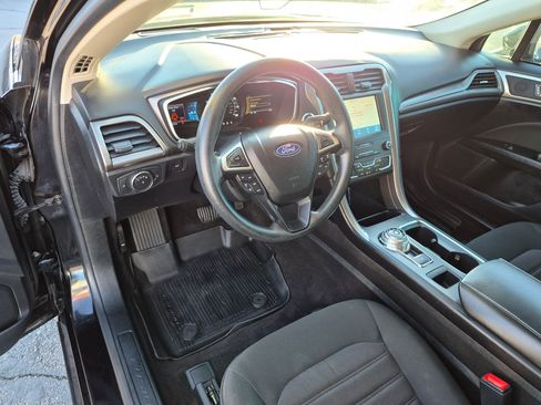 Used 2020 Ford Fusion SE AWD/4WD image 16