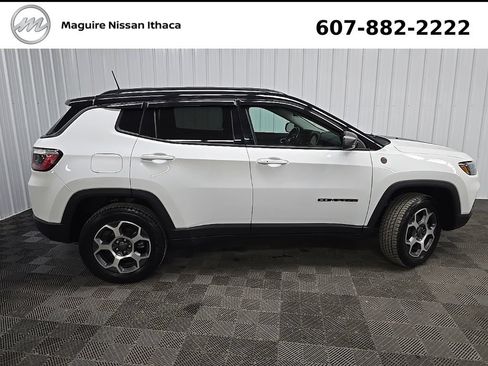 Used 2022 Jeep Compass Trailhawk w/ Trailhawk Convenience Group AWD/4WD image 3