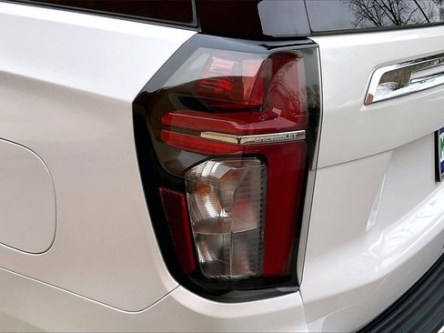 Used 2024 Chevrolet Suburban Premier image 23