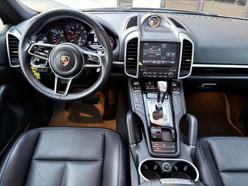 Used 2018 Porsche Cayenne image 24
