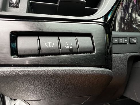 Used 2022 Lexus ES 300h Ultra Luxury image 16