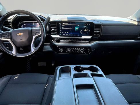 Used 2023 Chevrolet Silverado 1500 LT w/ Z71 Off-Road Package AWD/4WD image 7