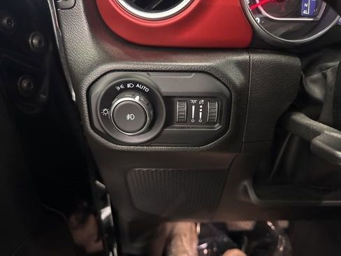 Used 2022 Jeep Wrangler Unlimited Rubicon image 38