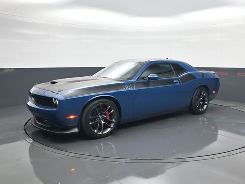 Used 2021 Dodge Challenger R/T w/ T/A Package image 3