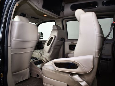 Used 2013 GMC Savana 1500 AWD image 27