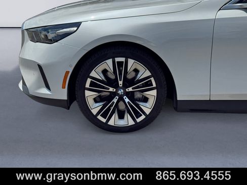 Used 2026 BMW 540i xDrive AWD/4WD image 9
