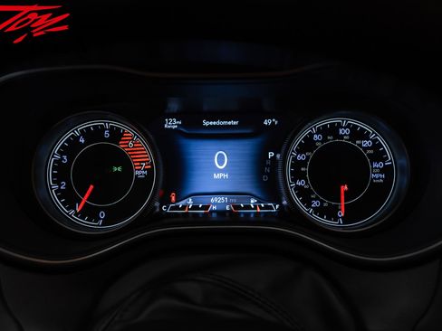 Used 2019 Jeep Cherokee Overland w/ Technology Group image 33