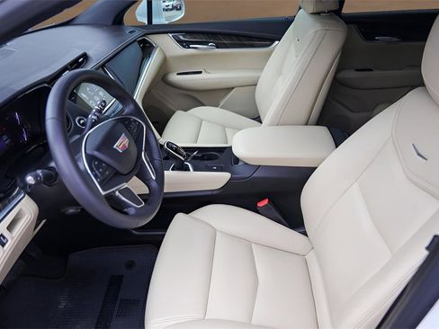 Used 2017 Cadillac XT5 FWD image 9