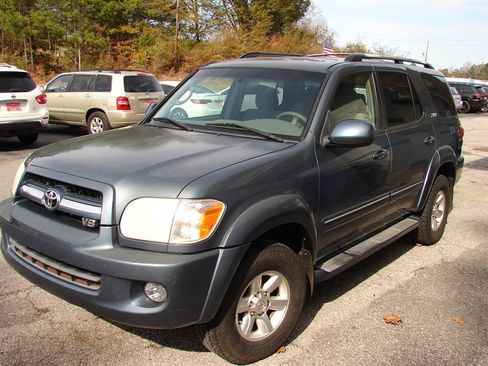 Used 2006 Toyota Sequoia SR5 image 1