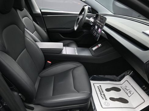 Used 2025 Tesla Model 3 Long Range image 32