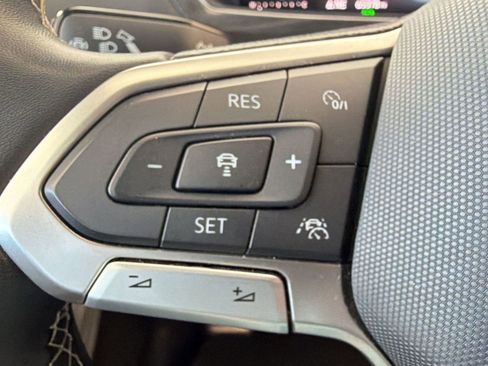 Used 2023 Volkswagen Tiguan SE R-Line image 15