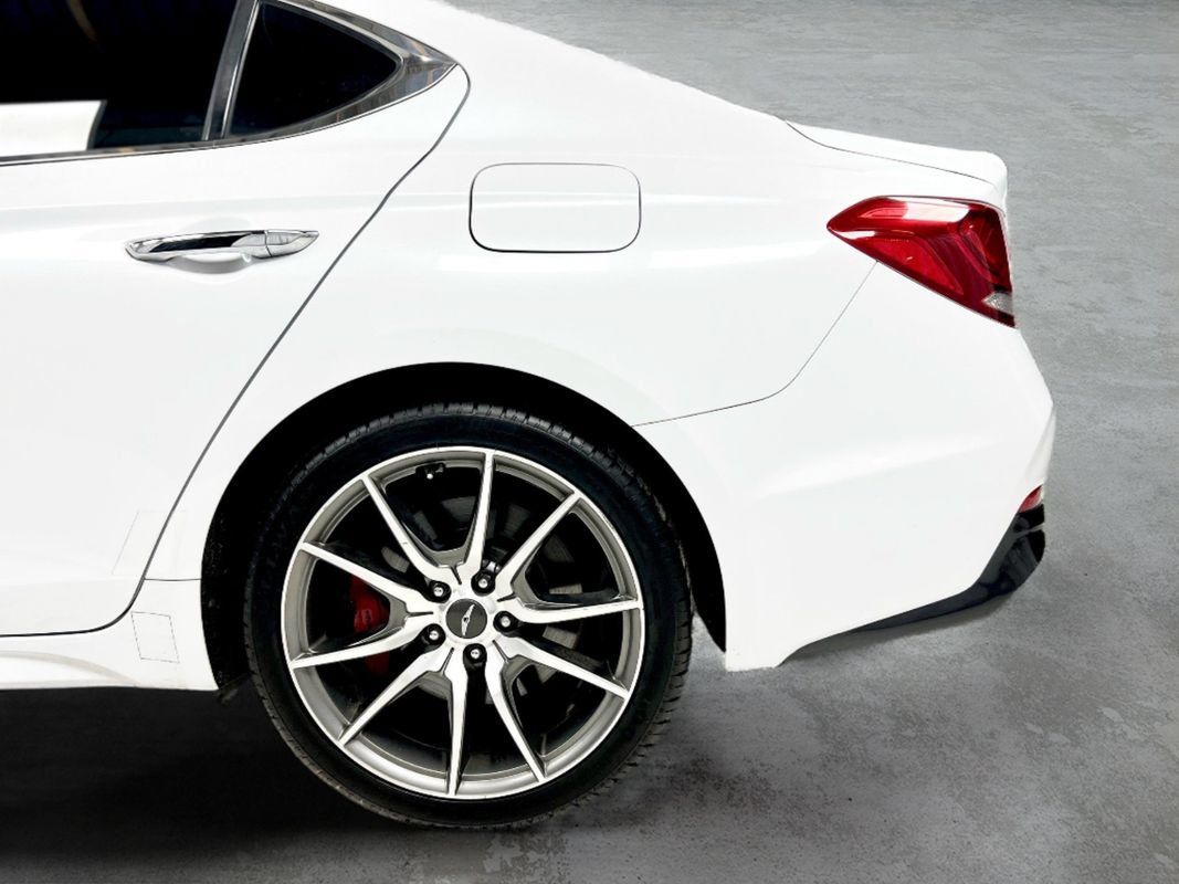Used 2019 Genesis G70 2.0T Sport RWD image 13