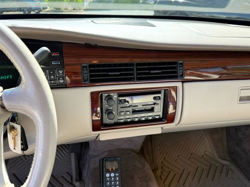 Used 1995 Cadillac De Ville Concours image 13