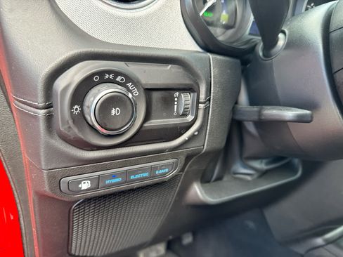 Used 2025 Jeep Wrangler Sahara w/ Safety Group image 19