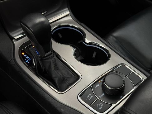 Used 2021 Jeep Grand Cherokee Limited X image 40