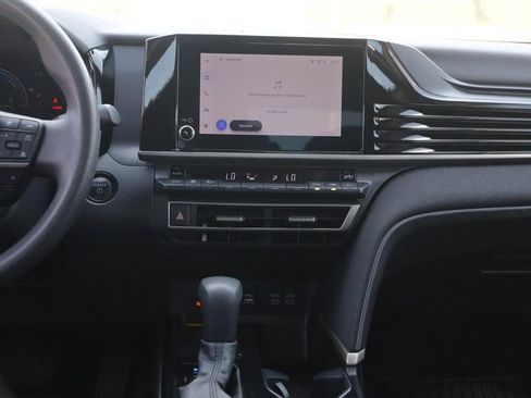 Used 2025 Toyota Camry LE image 24