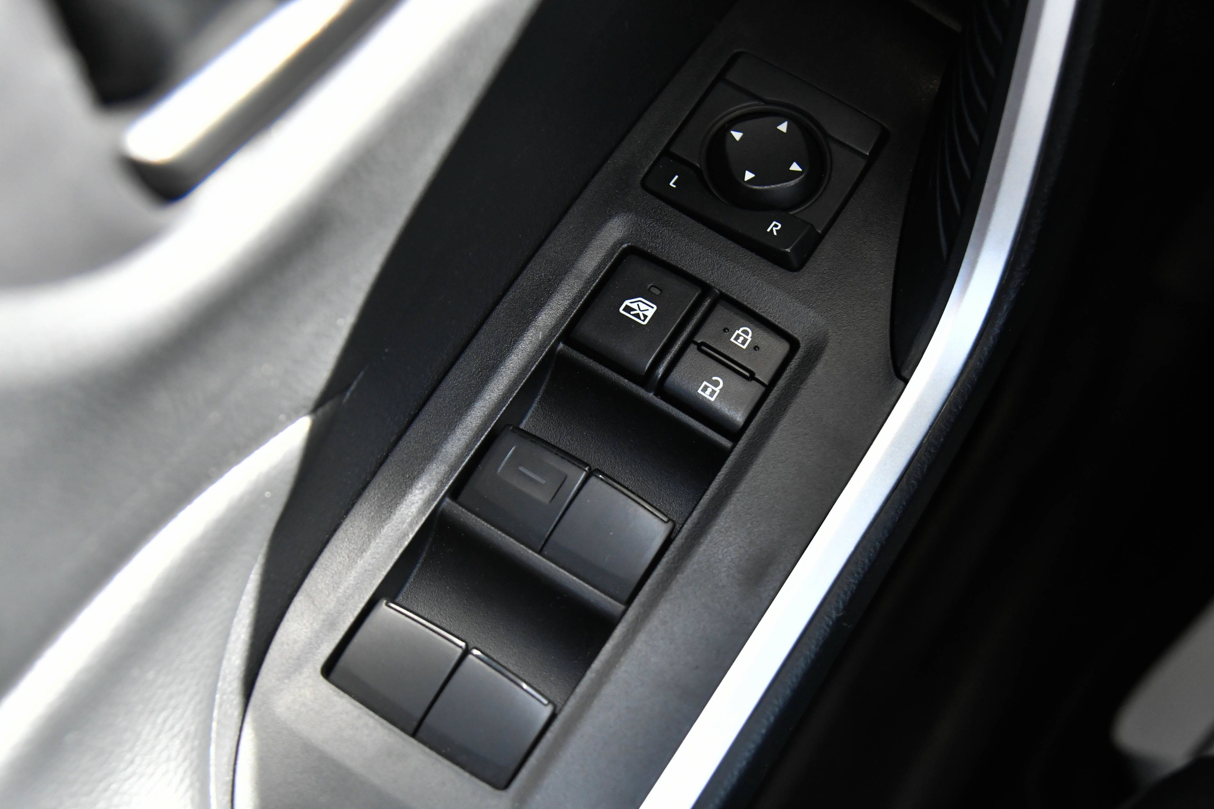 Used 2024 Toyota RAV4 LE AWD/4WD image 33