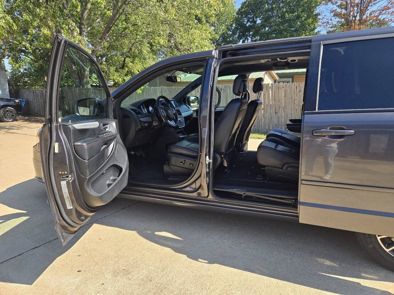 Used 2017 Dodge Grand Caravan GT FWD image 14