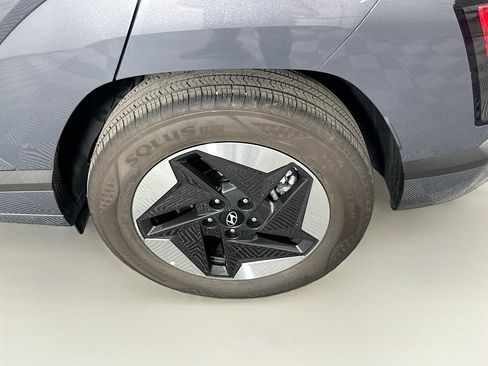 Used 2024 Hyundai Kona SEL FWD image 11
