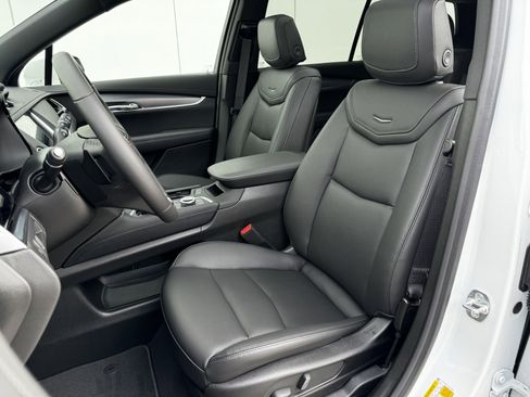 New 2025 Cadillac XT6 Luxury image 10