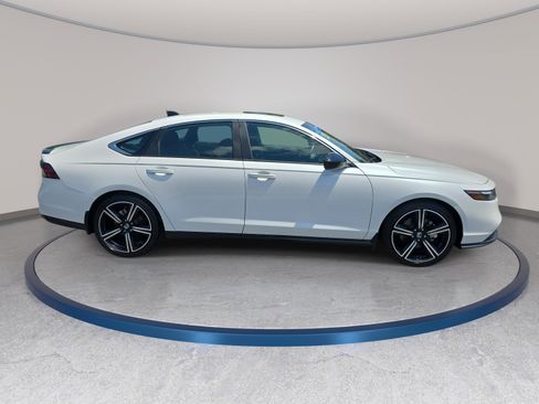 Used 2024 Honda Accord Sport image 4