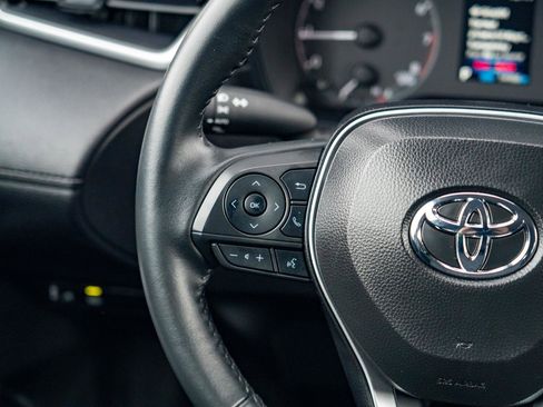 Used 2025 Toyota Corolla Cross LE image 21